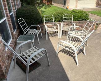 OUTDOOR PATIO SET.