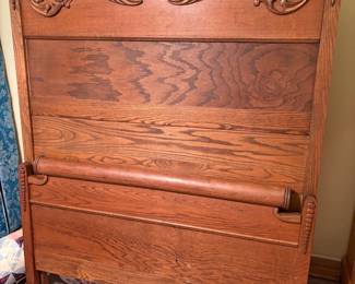 BEAUTIFUL ANTIQUE FULL SIZE BED.
