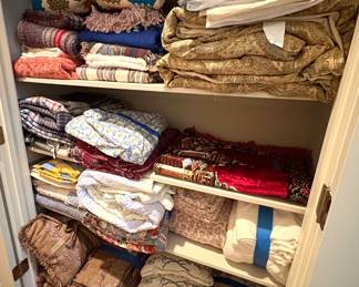 QUILTS AND THROWS