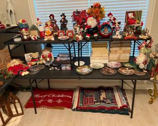 A WONDERFUL CHRISTMAS ROOM WITH CANDLES AND MUCH MORE.