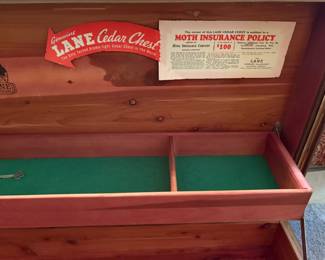 WONDERFUL VINTAGE LANE CEDAR CHEST WITH ORIGINAL STICKERS AND KEY.