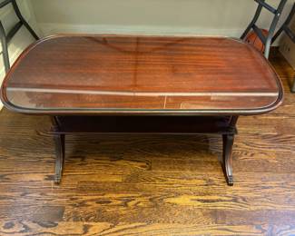 BEAUTIFUL GLASS TOP ANTIQUE CLAWFOOT COFFEE TABLE.