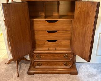 MATCHING GENTLEMENS CHEST