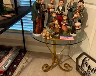 A WONDERFUL CHRISTMAS ROOM WITH CANDLES AND MUCH MORE.