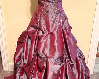 STUNNING PROM DRESS.