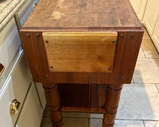 FANTASTIC ANTIQUE VERY HEAVY BUTCHER BLOCK ISLAND.