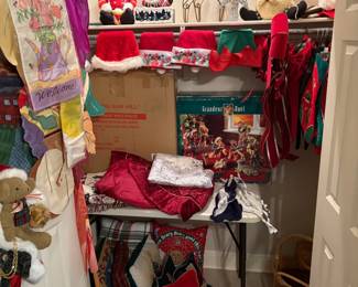 A WONDERFUL CHRISTMAS ROOM WITH CANDLES AND MUCH MORE.