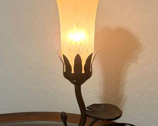 FROG ON LILY PAD TULIP LAMP.