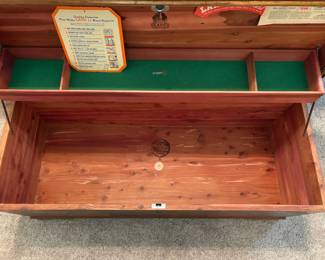 WONDERFUL VINTAGE LANE CEDAR CHEST WITH ORIGINAL STICKERS AND KEY.