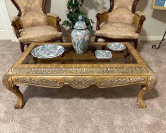 GORGEOUS GLASS TOP COFFEE TABLE. AND SET OF WBI CHINESE PORCELAIN, LIDDED GINGER JAR, LARGE PLATE AND 2 SMALL MATCHING DISHES DECORATED IN MACAU.