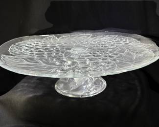 Any cake would look good on this!