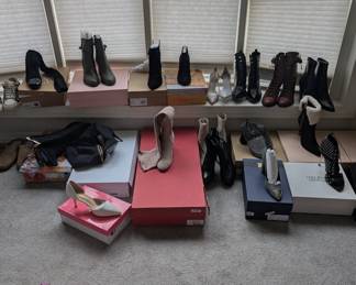 Boots
Shoes