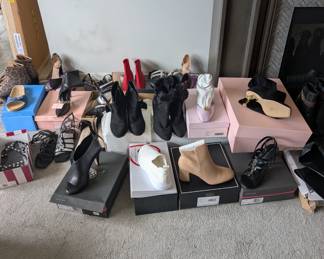 Shoes
Boots