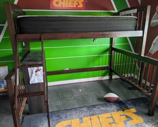Twin bunk bed