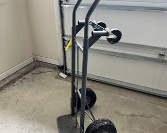 D112 - $50. Milwaukee Convertible Hand Truck. 600#. Model 60650.