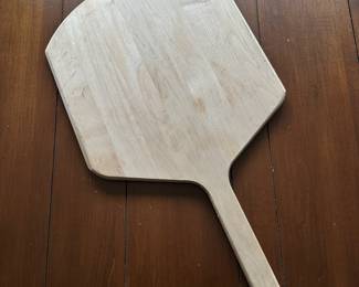 D73 - $15. Pizza Peel. Like New Condition.