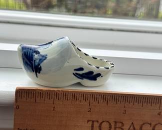 D125 - $5. Small Delft Shoe.