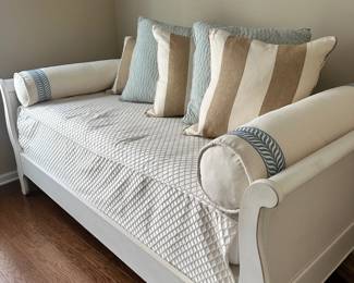 D25 - $250 - Ethan Allen Day Bed (Twin). Shabby Chic Finish. Frame is in good shape. Mattress in like new condition. No Stains. NOT A TRUNDLE. 90"w x 46"d x 36"t