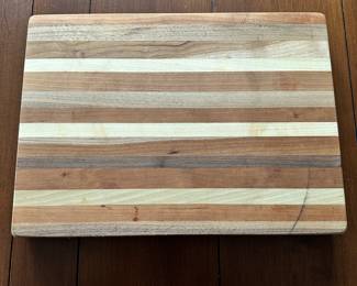 D74 - $40. Colonial House Furniture Co Cutting Board. 10 x 14.