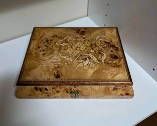 D143 - $30. Reuge Jewlery Box "Memory"