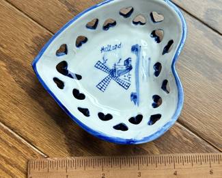 D123 - $10. Holland Heart Trinket Dish.