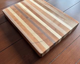 D74 - $40. Colonial House Furniture Co Cutting Board. 10 x 14.