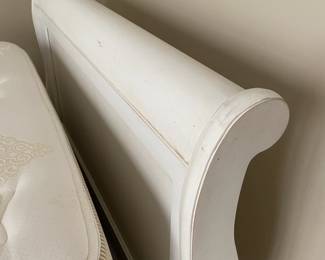 D25 - $250 - Ethan Allen Day Bed (Twin). Shabby Chic Finish. Frame is in good shape. Mattress in like new condition. No Stains. NOT A TRUNDLE. 90"w x 46"d x 36"t