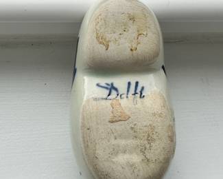 D125 - $5. Small Delft Shoe.