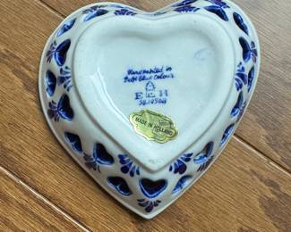D123 - $10. Holland Heart Trinket Dish.