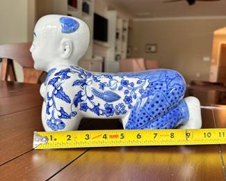 D79 - $60 - Blue & White Chinese Porcelain Pillow. Good Condition.