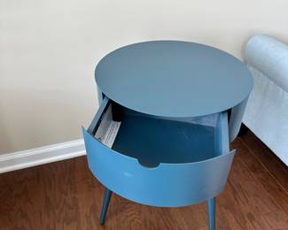 D20 - $20 - Teal Side Table with Drawer. Some scuffs on paint. Please see all photos.
