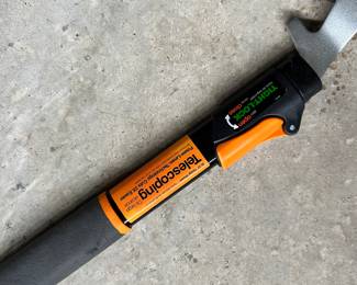 D102 - $15. Fiskars Telescoping Hedge Trimmers.
