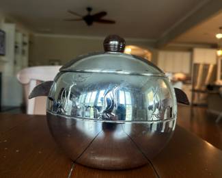 D89 - $25. Vintage 50's West Bend Penguin Hot/ Cold Server.