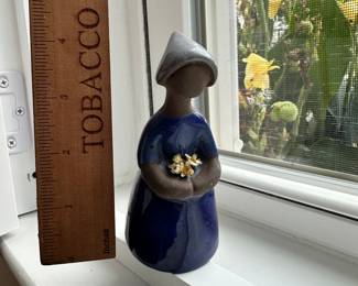 D119 - $10. Small Statue.