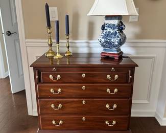 D10 - $850. Henkel Harris -Virginia Galleries Mahogany. Measures 33.5" w x 18" d x 31" tall