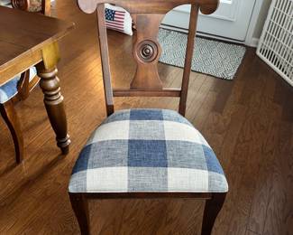 D70 - $950. Ethan Allen 8-Person Dining Table - Farmhouse Style. 2 Caroline Arm Ahairs. 6 Caroline Side Chairs. Measures 90.5 x 41 x 30 (no leaf). Table has some scratches and cosmetic damage, please see photos. Solid & Sturdy!