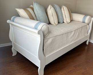 D25 - $250 - Ethan Allen Day Bed (Twin). Shabby Chic Finish. Frame is in good shape. Mattress in like new condition. No Stains. NOT A TRUNDLE. 90"w x 46"d x 36"t