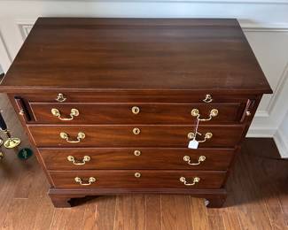 D10 - $850. Henkel Harris -Virginia Galleries Mahogany. Measures 33.5" w x 18" d x 31" tall