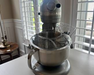 D33 - $225. Silver Kitchen-Aid Professional Series Stand Mixer. 6 Quart - Bowl Lift. Used but like-new condition. Motor sounds good! Model KP26M9PCCU.