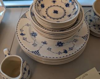 D87 - $100. Denmark Furnivals Limited. Set includes 6 Dinner Plates, 6 Bowls, 6 Berry Bowls 6 Salad Plates, 4 Bread Plates, Salt & Pepper & Gravy Boat