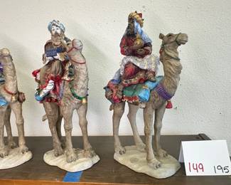 3 kings statue