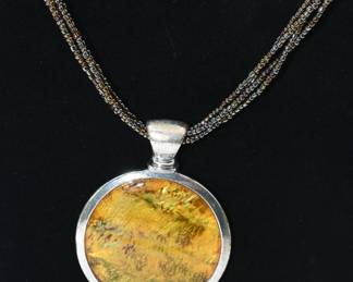 beautiful pendant necklace