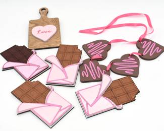 lot of 6 Valentine's Day inspired decorations