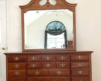 Dresser With Mirror