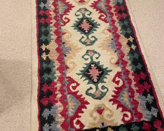 $140. Wool/Cotton blend area rug. approx. 3' x 5'
