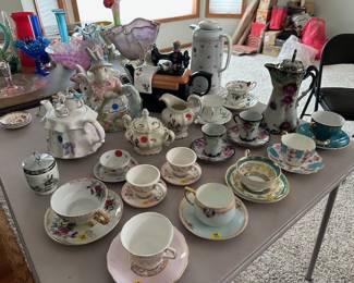 Beautiful tea pots, creamers and sugars, tea cups, saucers.