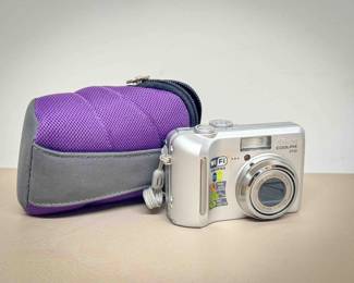 Nikon Coolpix P2 Digital Camera with Case