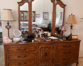 Thomasville Oak Dresser with dovetail construction