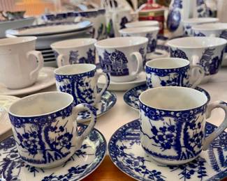 Tea cups / espresso cups.