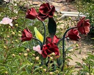 Metal Red Roses